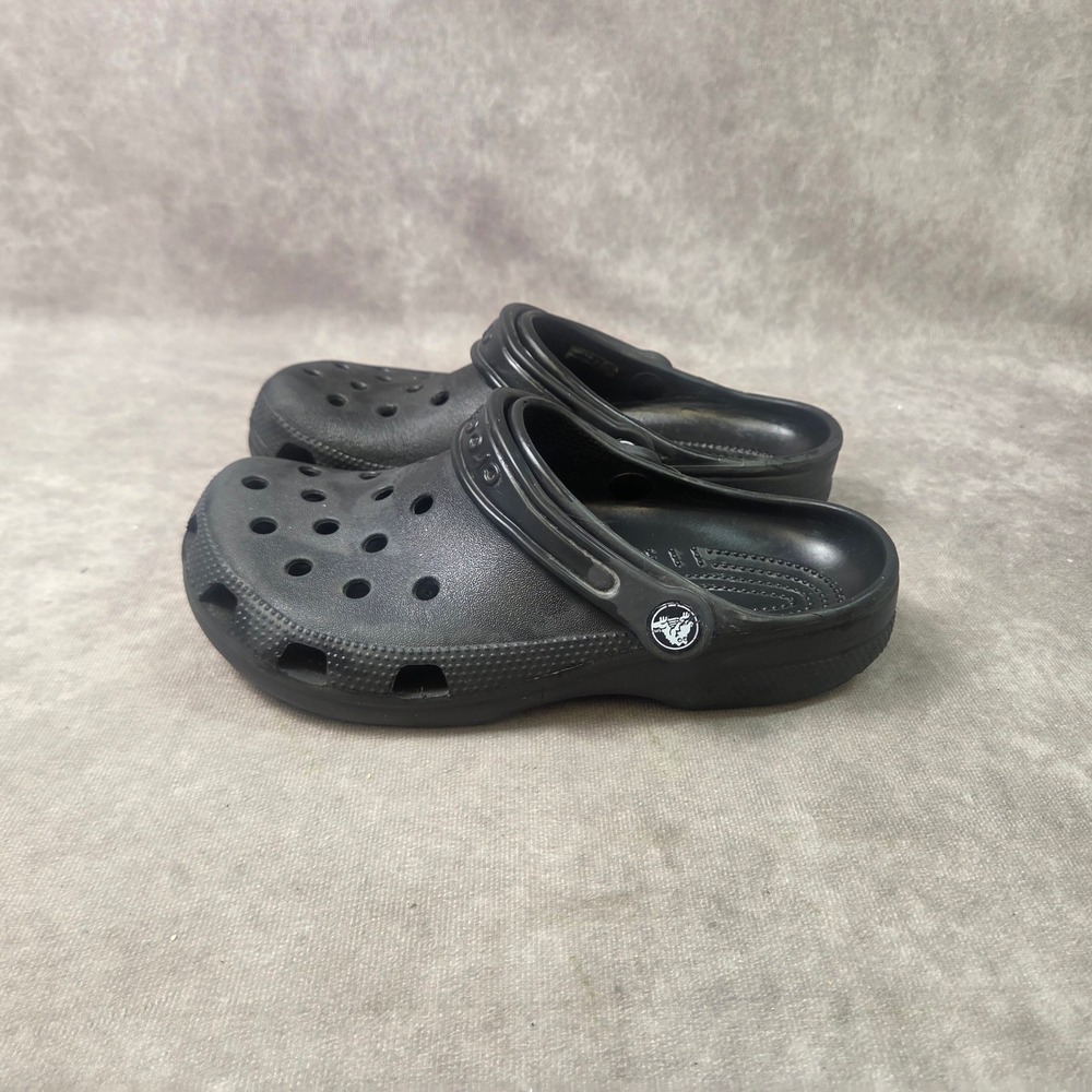 Crocs Classic Clogs Black Women 7 Men 5 Water Friendly Slip On Shoes 10001-001